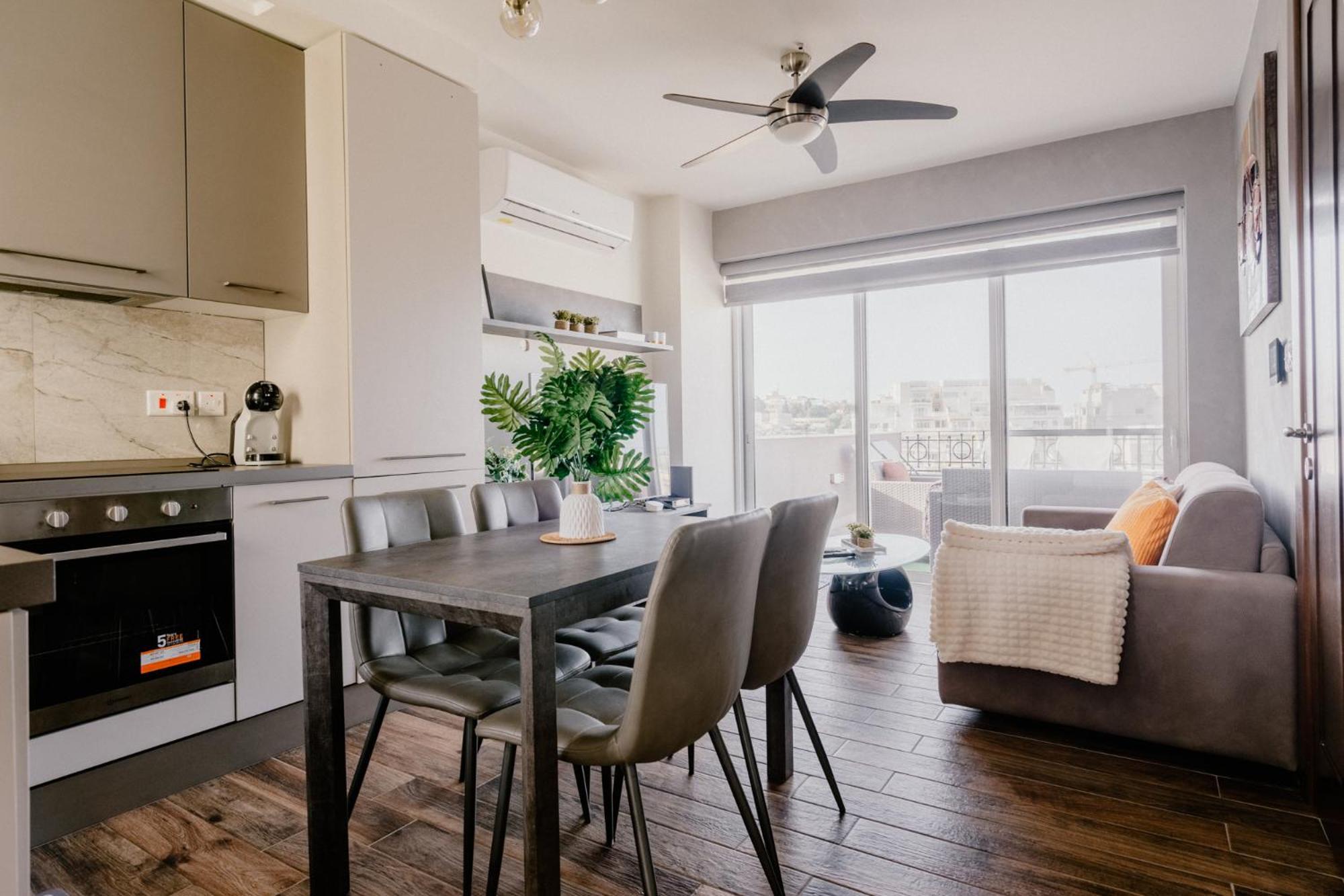 La88 Bayview Penthouse With Jacuzzi Daire Sliema Dış mekan fotoğraf