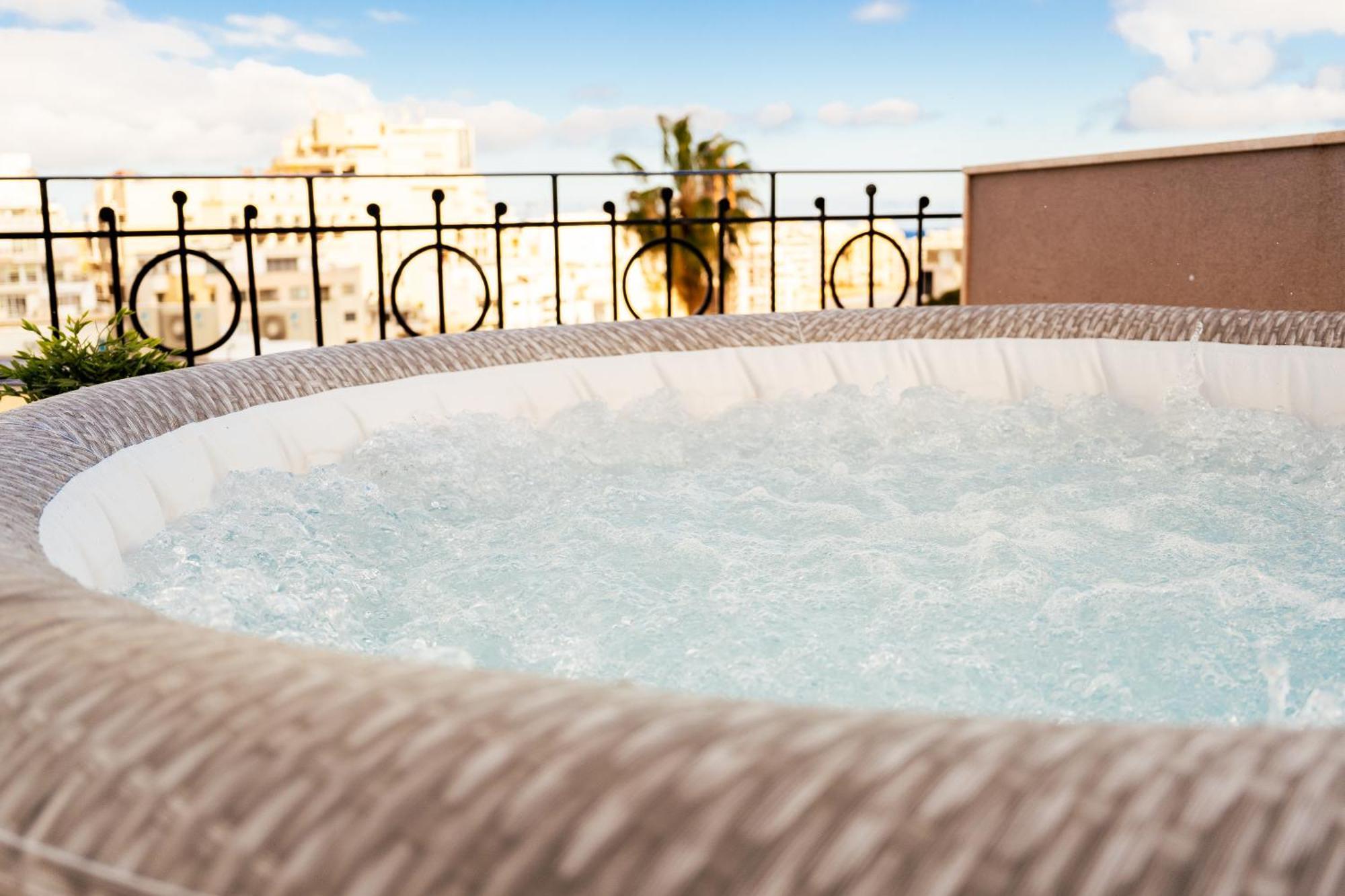 La88 Bayview Penthouse With Jacuzzi Daire Sliema Dış mekan fotoğraf