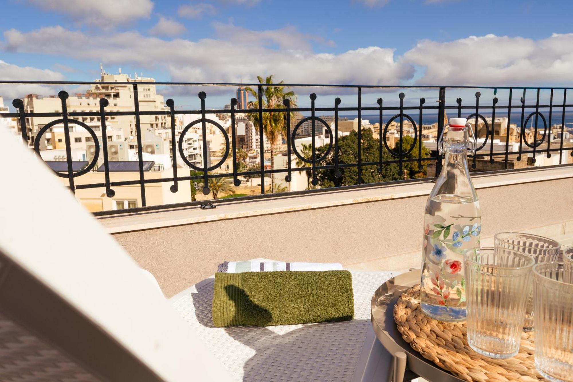 La88 Bayview Penthouse With Jacuzzi Daire Sliema Dış mekan fotoğraf